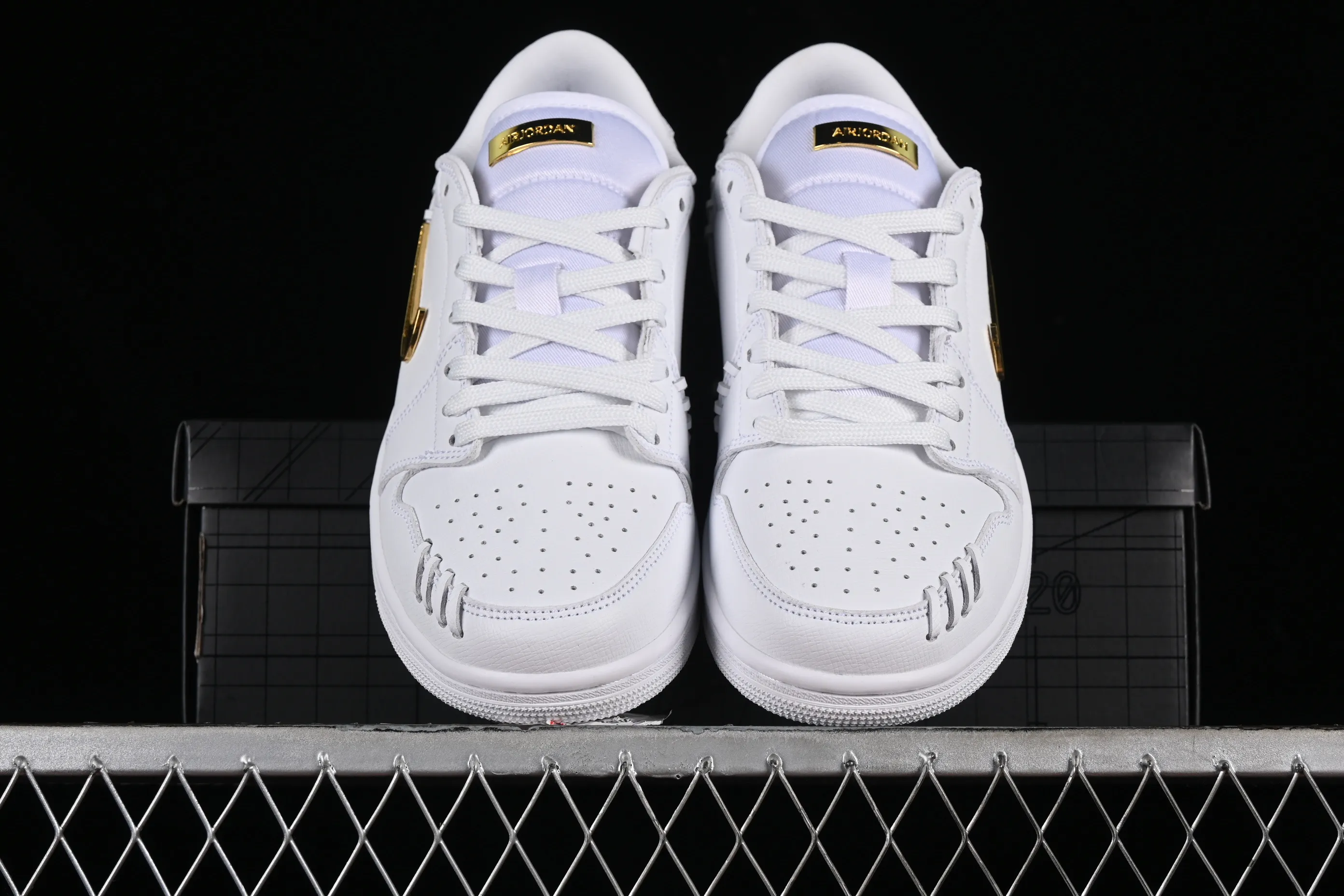 All categories Air Jordan Jordan series basketball shoes Air Jordan 1 Low Air Jordan 1 Low "Method of Make" AJ1 Joe 1 white gold low-top cultural and leisure sports shoes FN5032-100